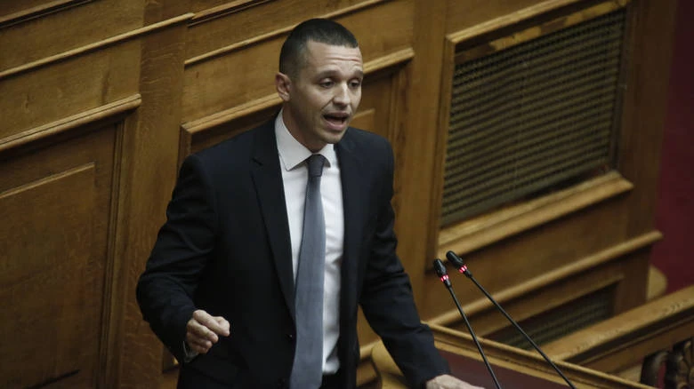 Κασιδιάρης σε Συριζαίους: «Δεν είστε Έλληνες! Αφελληνισμένοι κομμουνιστές και συμμορίτες που προδίδουν την Ελλάδα» (βίντεο)